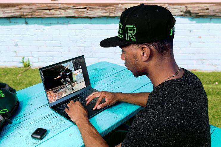 Razer Passen Sie Ihre Klinge an 14 Laptop eine Farbe 46PD1