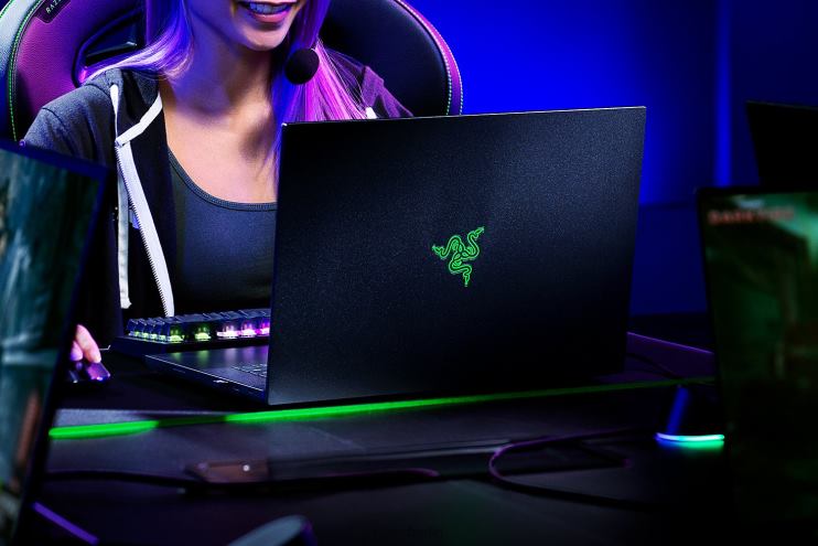 Razer Passen Sie Ihre Klinge an 16 Laptop eine Farbe 46PD7