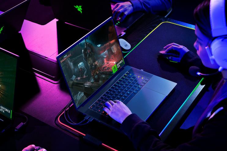 Razer Passen Sie Ihre Klinge an 16 Laptop eine Farbe 46PD7