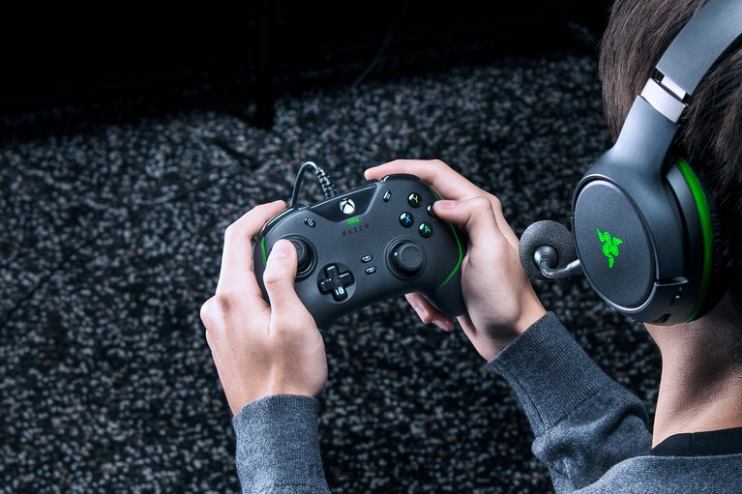 Razer Wolverine v2 Konsole Schwarz 46PD162